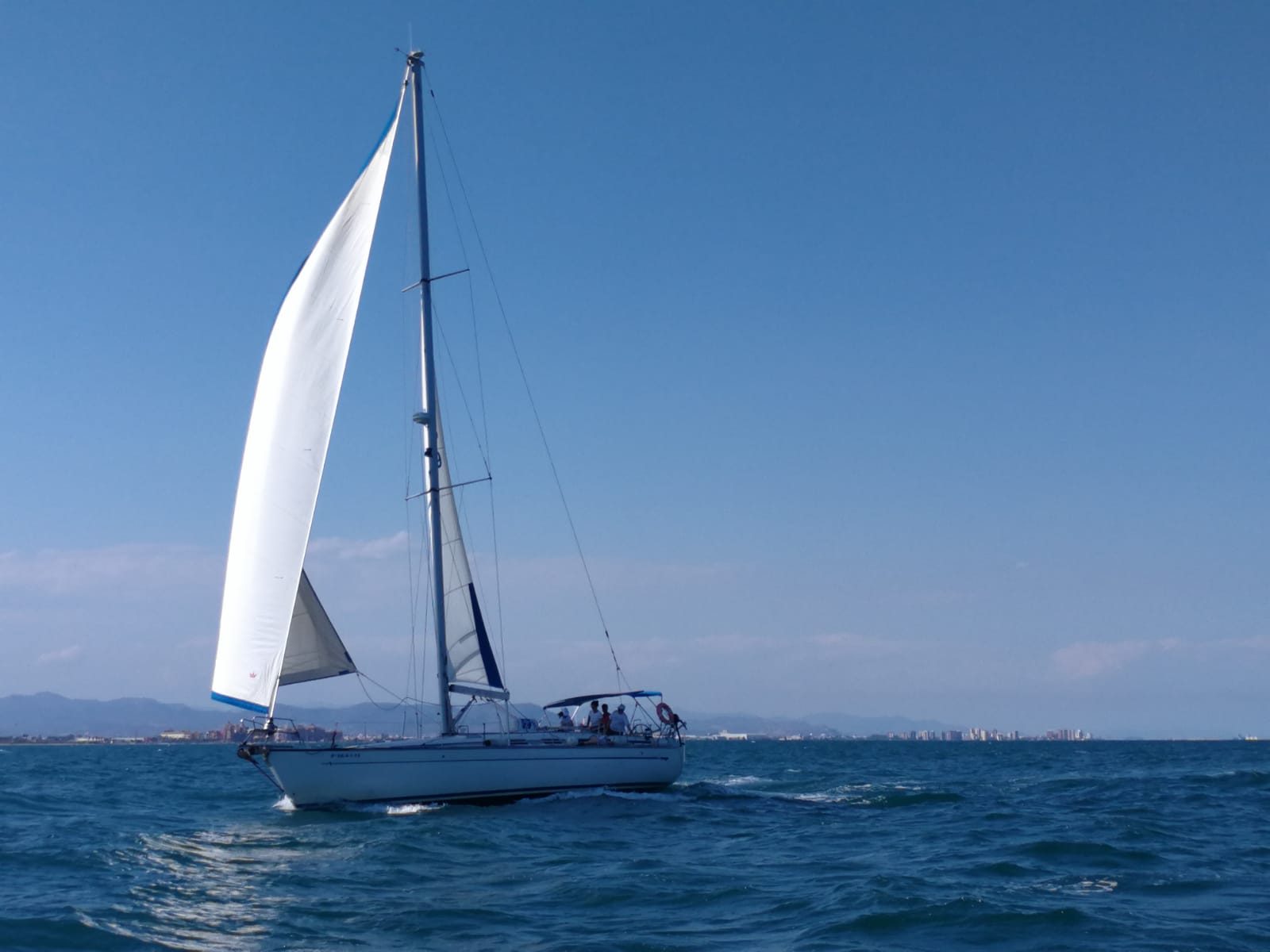 Paseos en barcos de vela en la Marina de Valencia